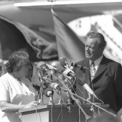  1973 - טקס קבלת פנים ממלכתי לקנצלר מערב גרמניה וילי ברנדט בנמל התעופה לוד (נתב"ג)