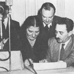 1948 - גולדה מאירסון חותמת על מגילת העצמאות 