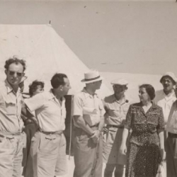 1950 - שרת העבודה בסיור בנגב עם אנשי מע"צ 