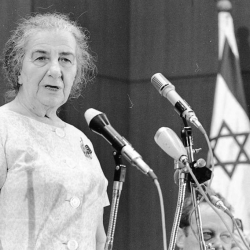  1971 - מקבלת פרס דוקטור של כבוד בפילוסופיה בשל תרומתה בהקמת מדינת ישראל, אוניברסיטת תל אביב