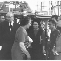 1966 - גולדה מאיר מבקרת בחברה המאוחדת לפרסומים של מפלגת העבודה