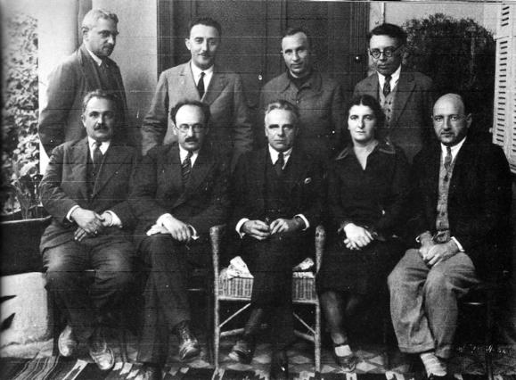 1930 - עם ראשי מפלגת העבודה הבריטית, במרכז: ה.נ. ברולספורד, עיתונאי