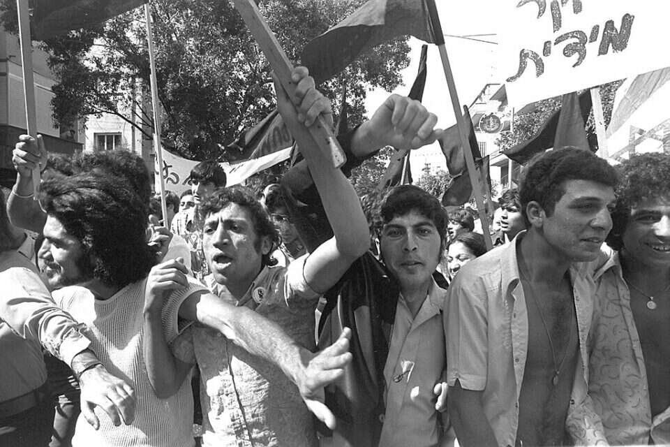 <p dir="RTL"><span lang="HE">מחאת הפנתרים השחורים, תל אביב. 1973. צילום: משה מילנר, אוסף התצלומים הלאומי</span></p>